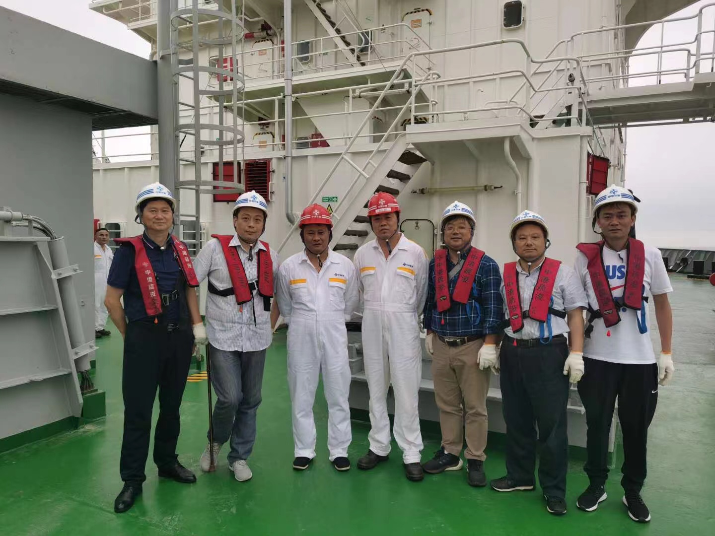 中國中港疏浚有限公司，邀請我公司領導，現場交流高頻振動濃密機在航道疏通淤泥快速沉淀的應用。