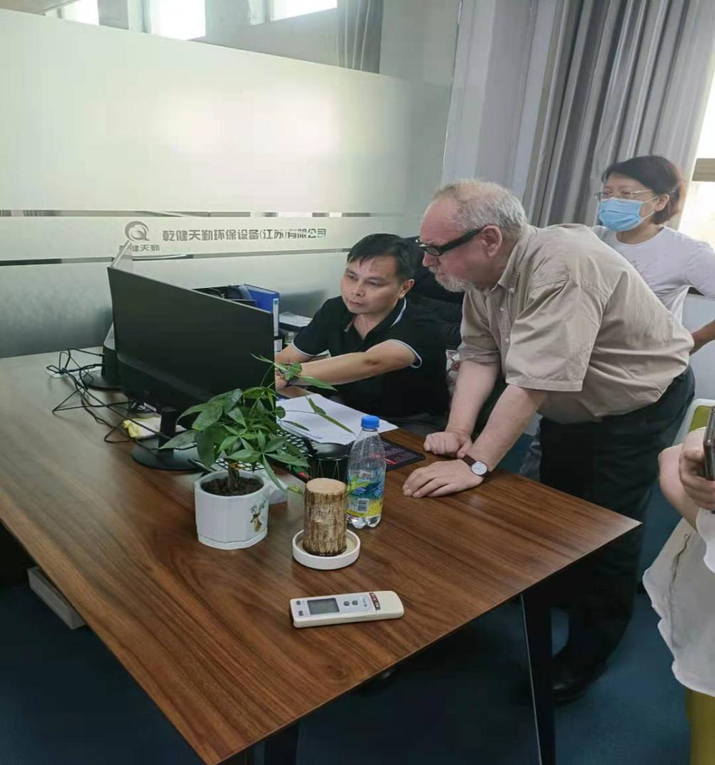 施密特先生與我司技術總監敖總進行技術交流.png
