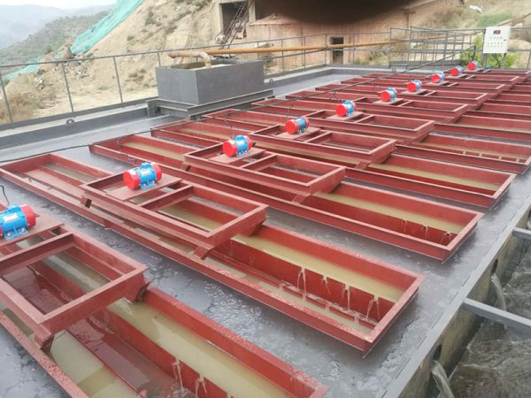 振動斜板沉降濃縮機