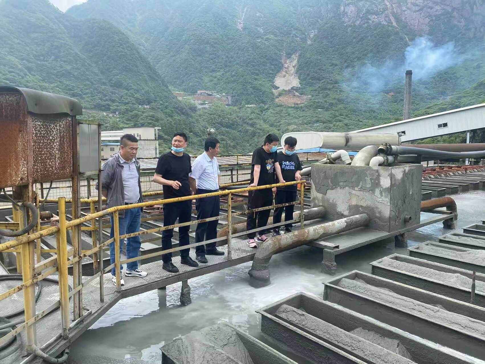 高頻振動斜板濃密機安裝.jpg