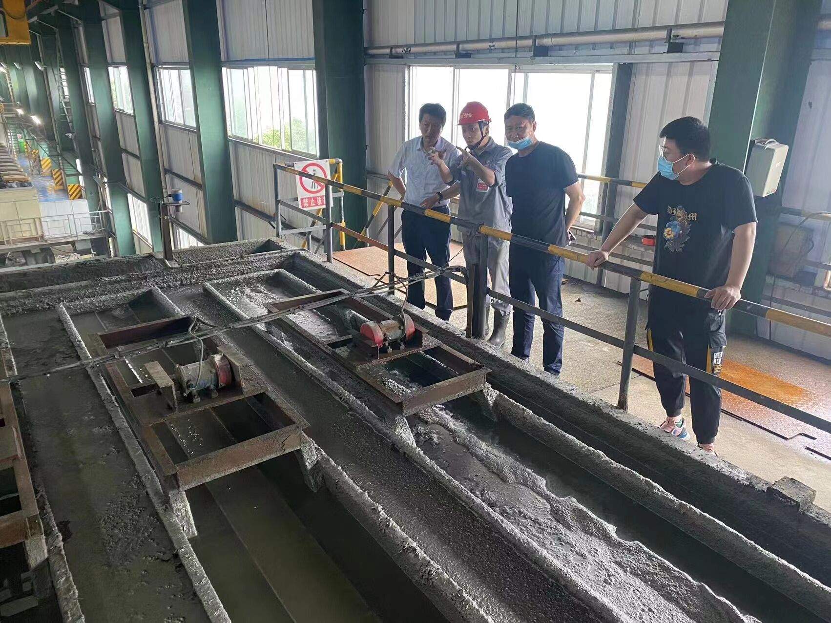 高頻振動斜板濃密機現場調試.jpg