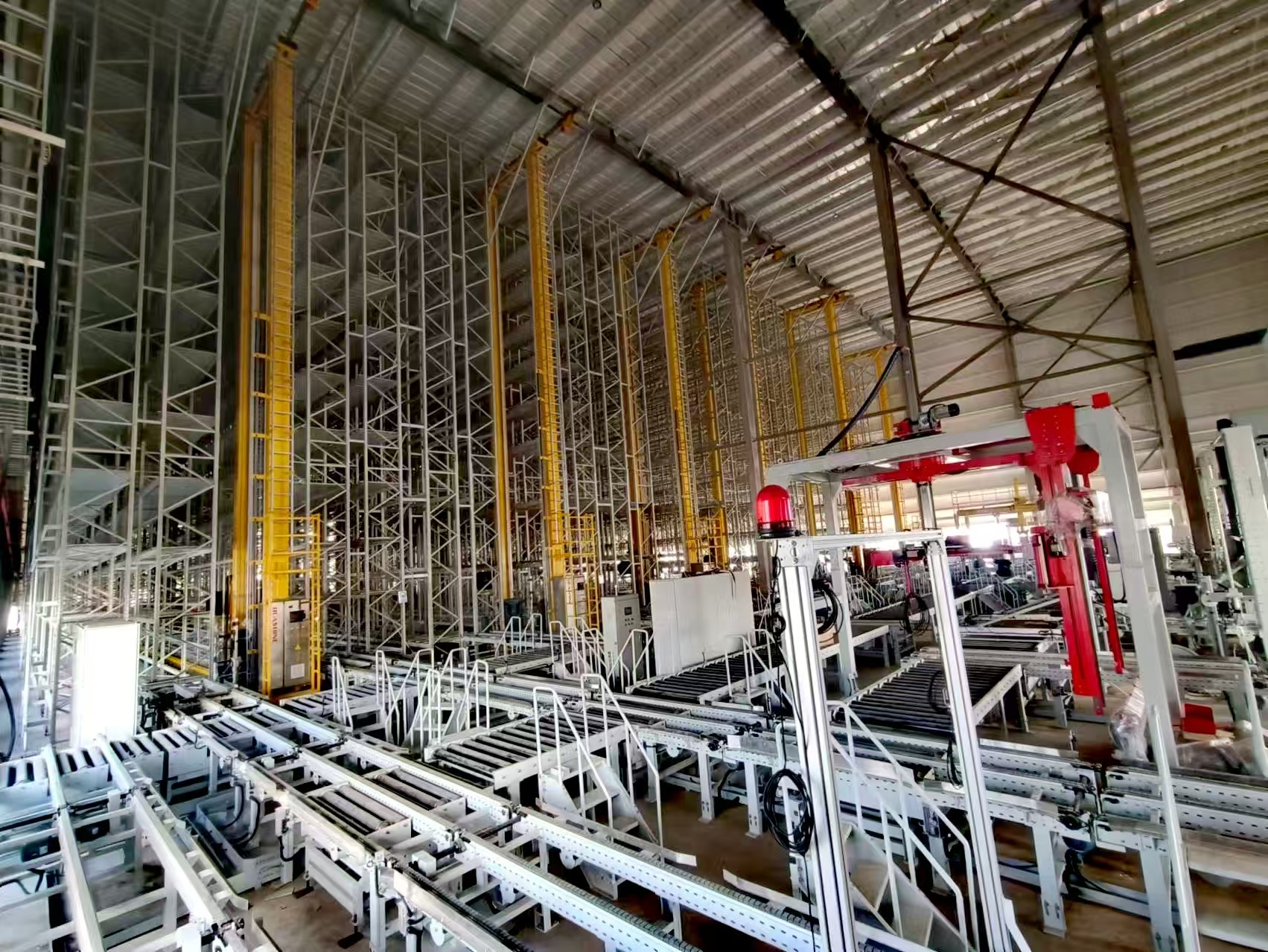 智能仓储设备间的密切关系