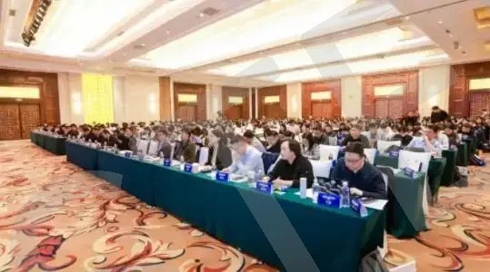 共话中国经济新机遇｜专访：加中电动汽车领域合作前景可期——访加拿大电动出行协会总裁兼首席执行官布雷顿