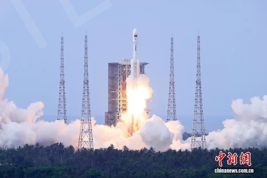 中国成功发射天舟十号货运飞船