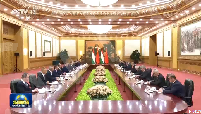 习近平同塔吉克斯坦总统拉赫蒙会谈