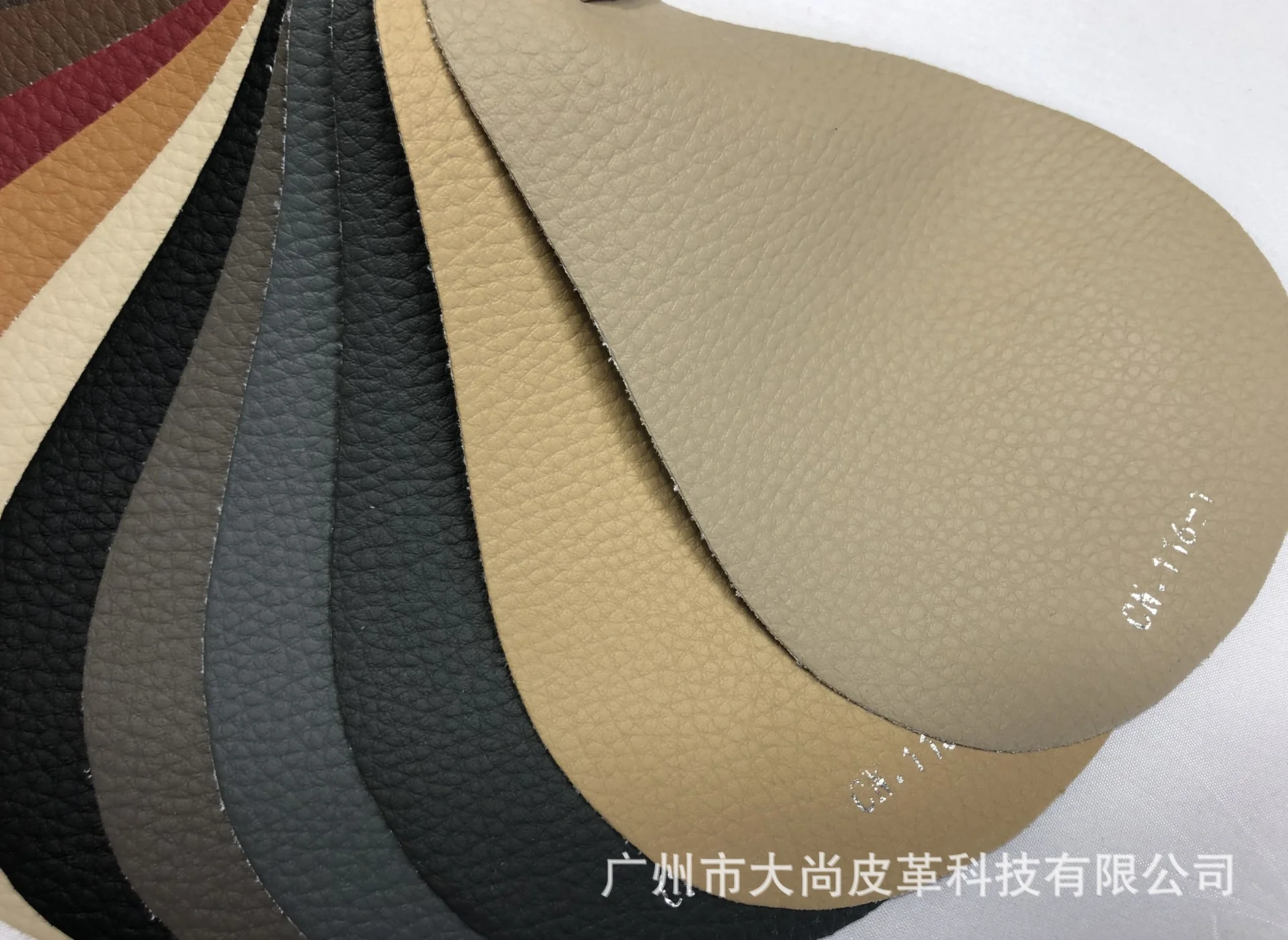 Leather that complies with Italy's CLASSE 1 fire safety standard