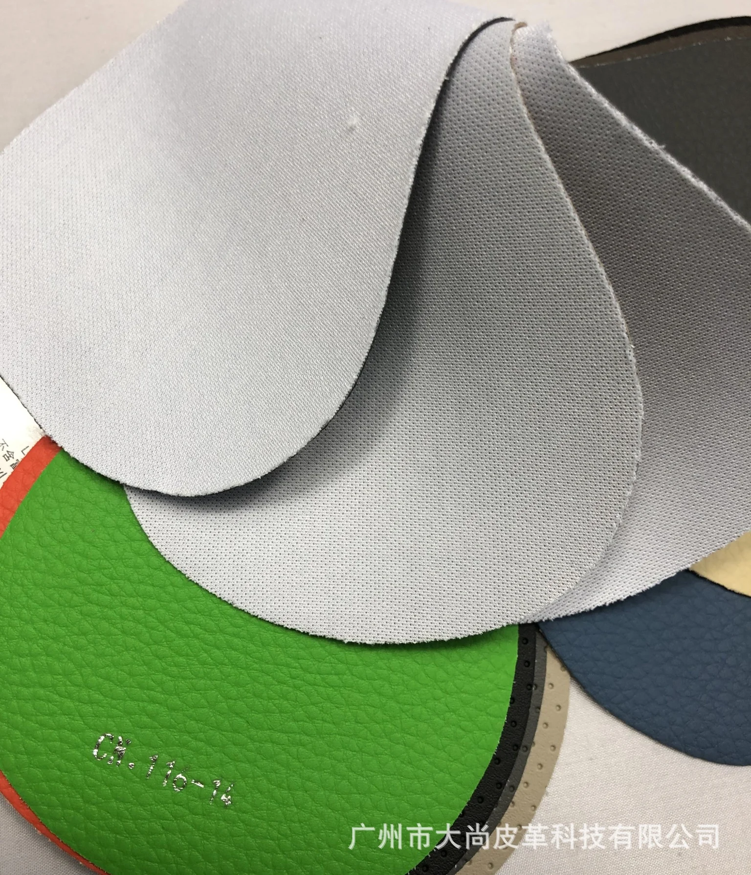 Leather that complies with Italy's CLASSE 1 fire safety standard