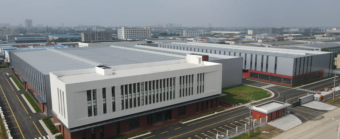 从蓝图到实景：91麻豆国产福利精品科技新能源智能装备基地顺利封顶，厂房进入装修阶段