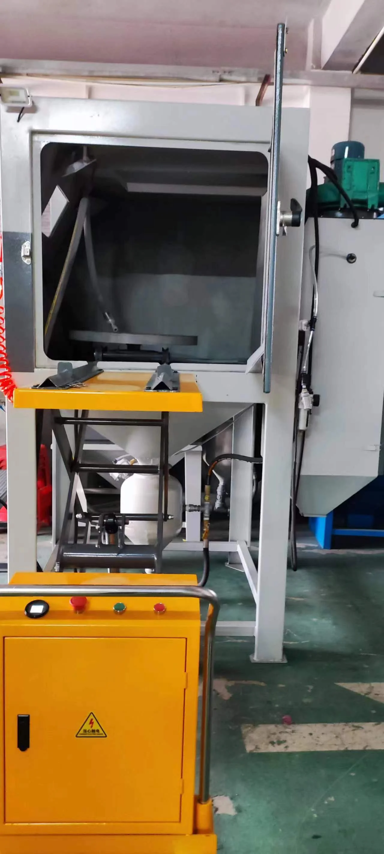 SL-1010FB(1212FB)電動升降平臺高壓噴砂機，壓入式噴砂機