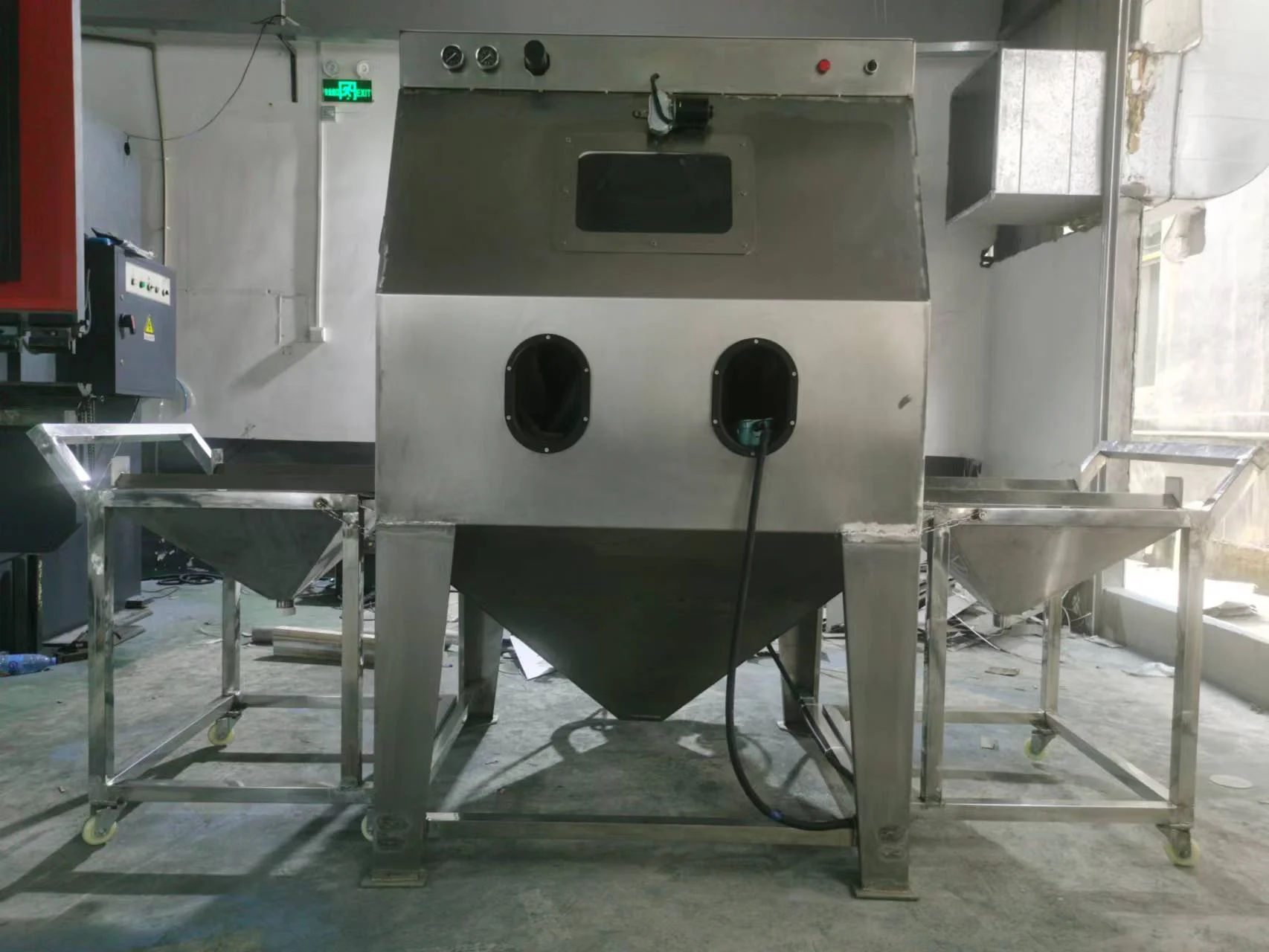 SL-1010TC手動推車轉盤(小型模具）噴砂機
