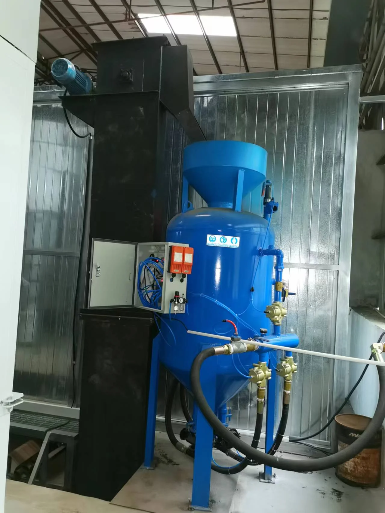 氣缸雙槍開放式高壓噴砂機，開放式高壓噴砂，多槍高壓噴砂機，大型高壓開放式噴砂機