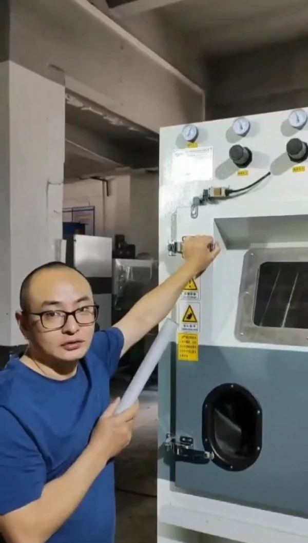  三槍手自一體滾筒（籃）噴砂機，多槍手自動一體滾筒（籃）噴砂機，去批鋒噴砂機，塑膠電木去批鋒