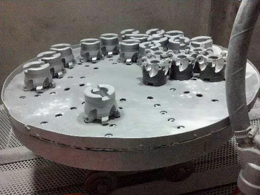 數控刀柄轉盤式自動噴砂機、刀柄除氧化皮自動噴砂機