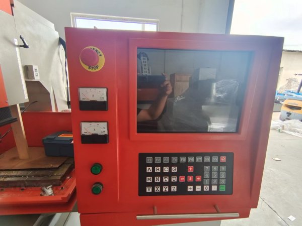 電火花成型機(jī)ZNC450