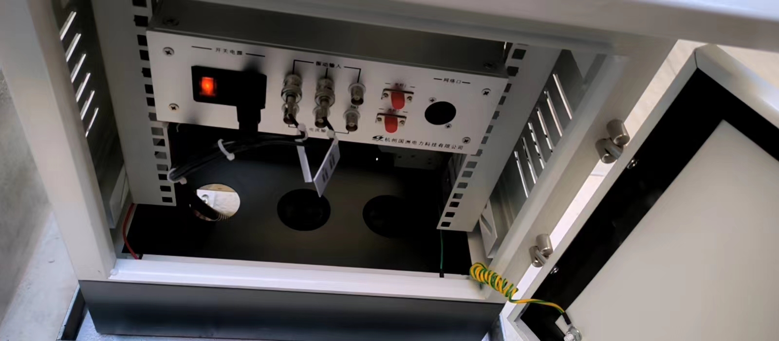 南網(wǎng)廣西南寧供電局，變壓器有載分接開關故障在線監(jiān)測系統(tǒng)的現(xiàn)場安裝調(diào)試