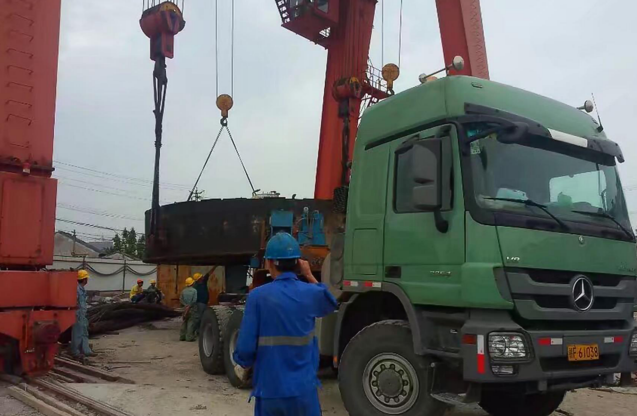 上海城建集团江阴施工现场至上海盾构机大件运输