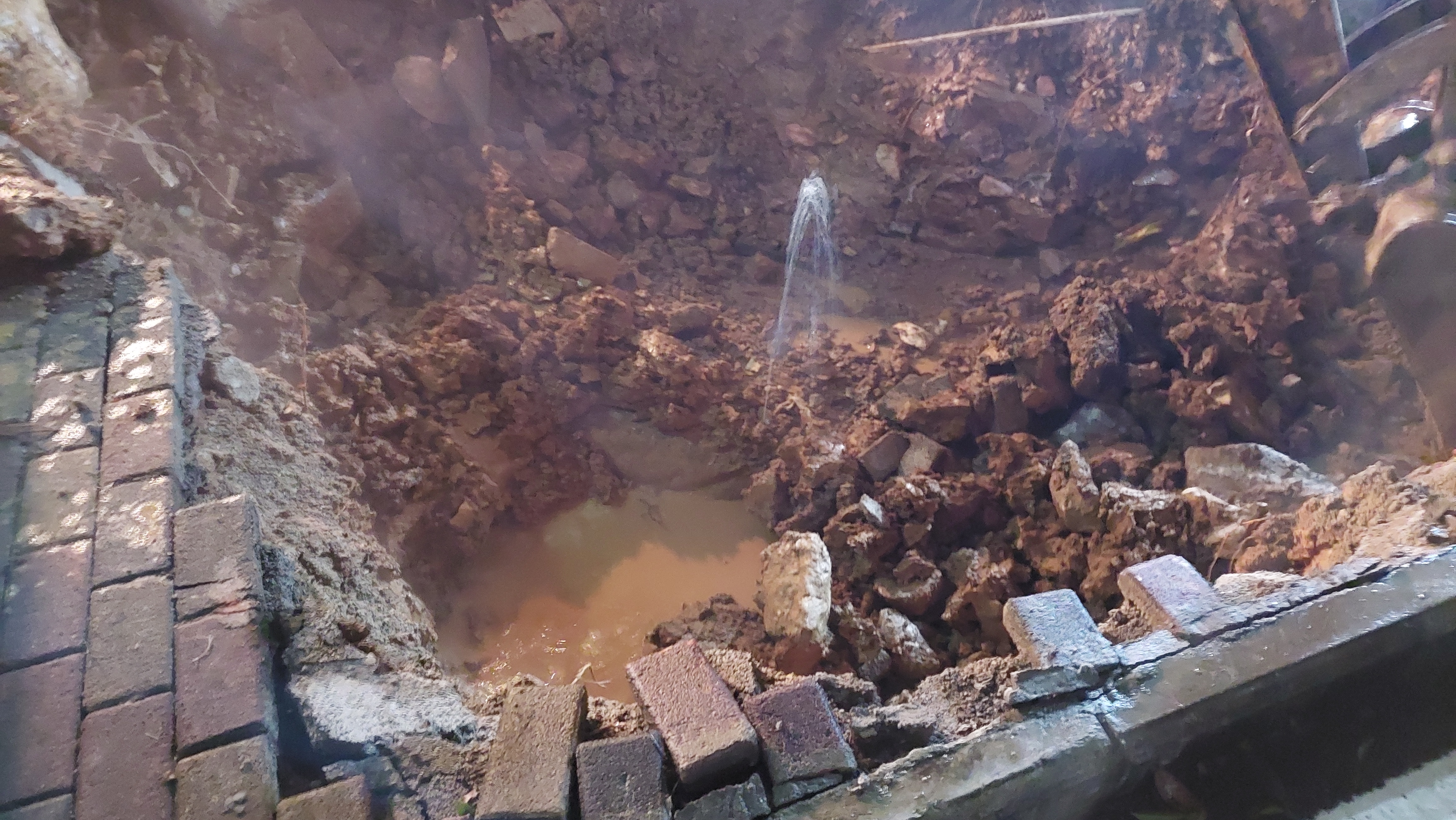 贵州财经大学空调供水管漏水检测