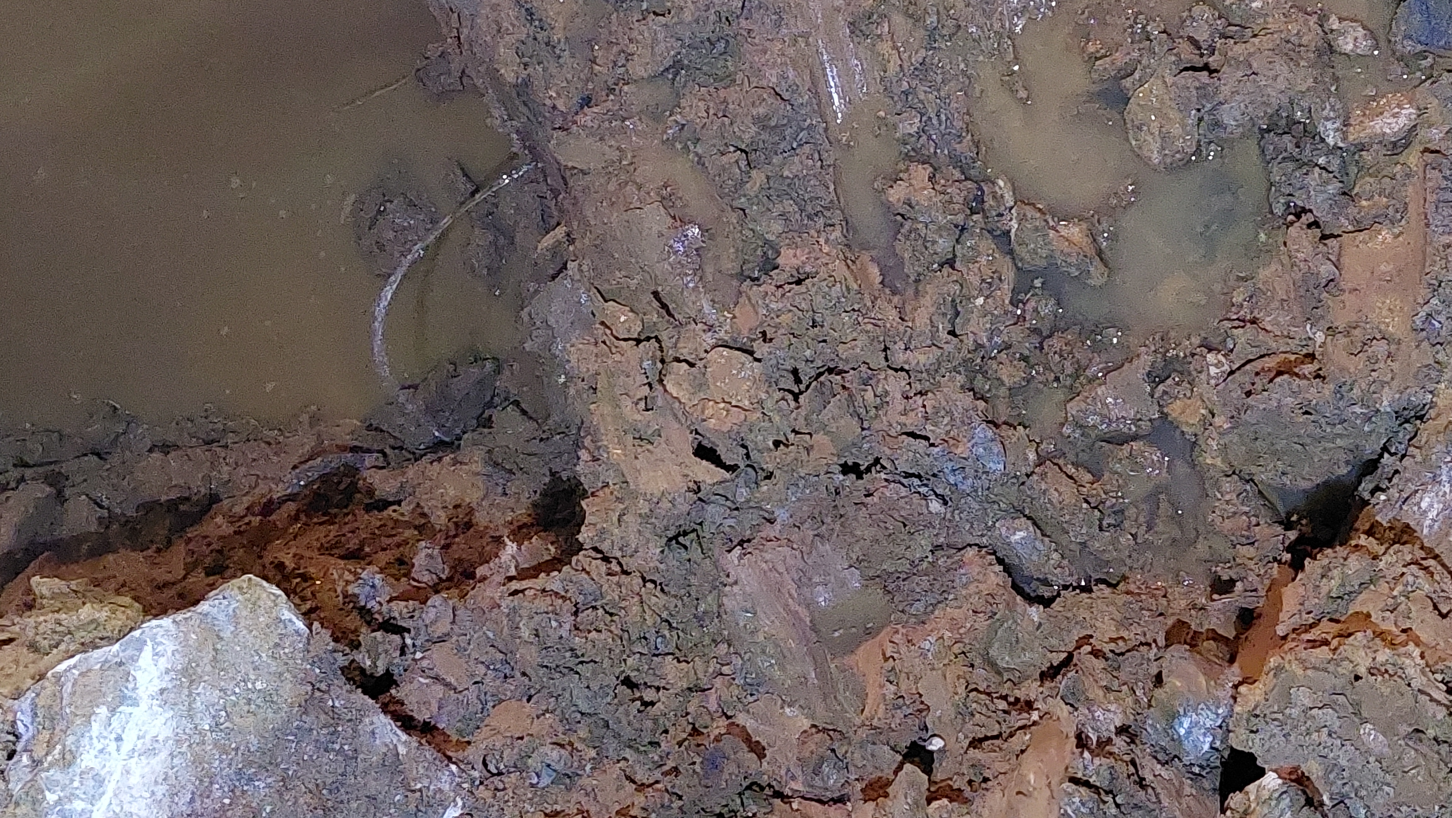 贵州财经大学空调供水管漏水检测