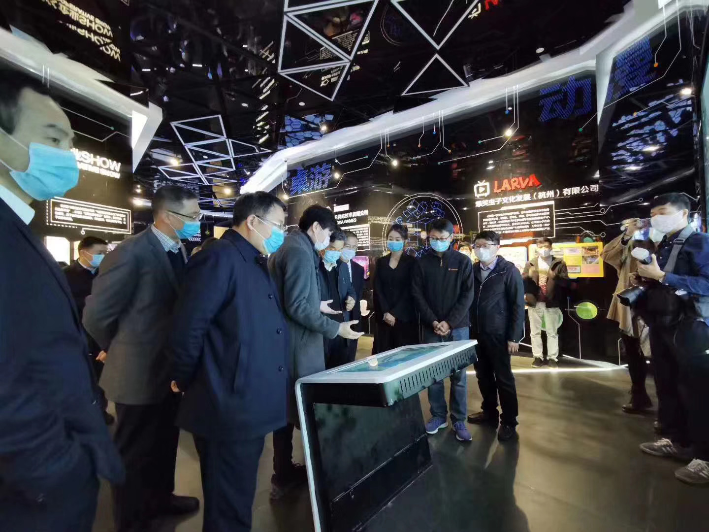 良渚數字文化社區展廳采用睿觀博光纖收發器來傳輸品質視頻畫面