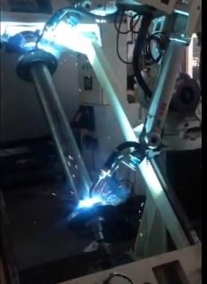 機(jī)器人電梯主軸焊接