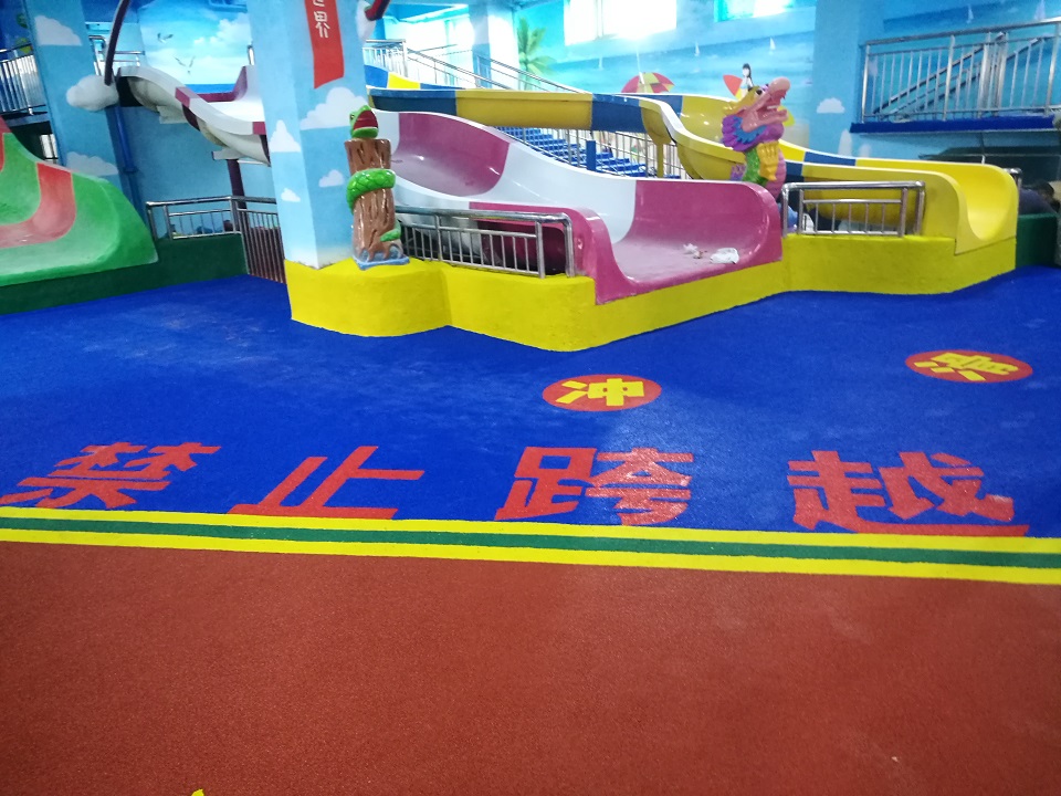 塑胶跑道.jpg