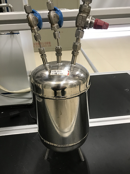 固定床反應裝置產(chǎn)品緩沖罐