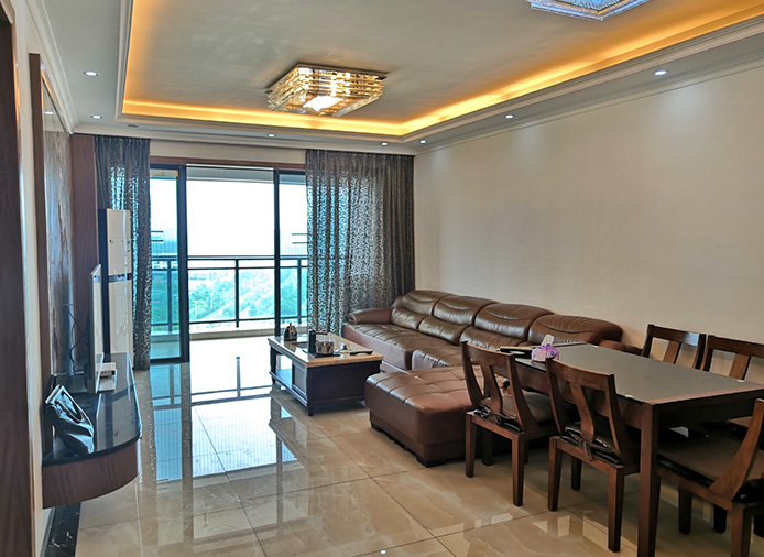 睿智华庭4房家电齐全