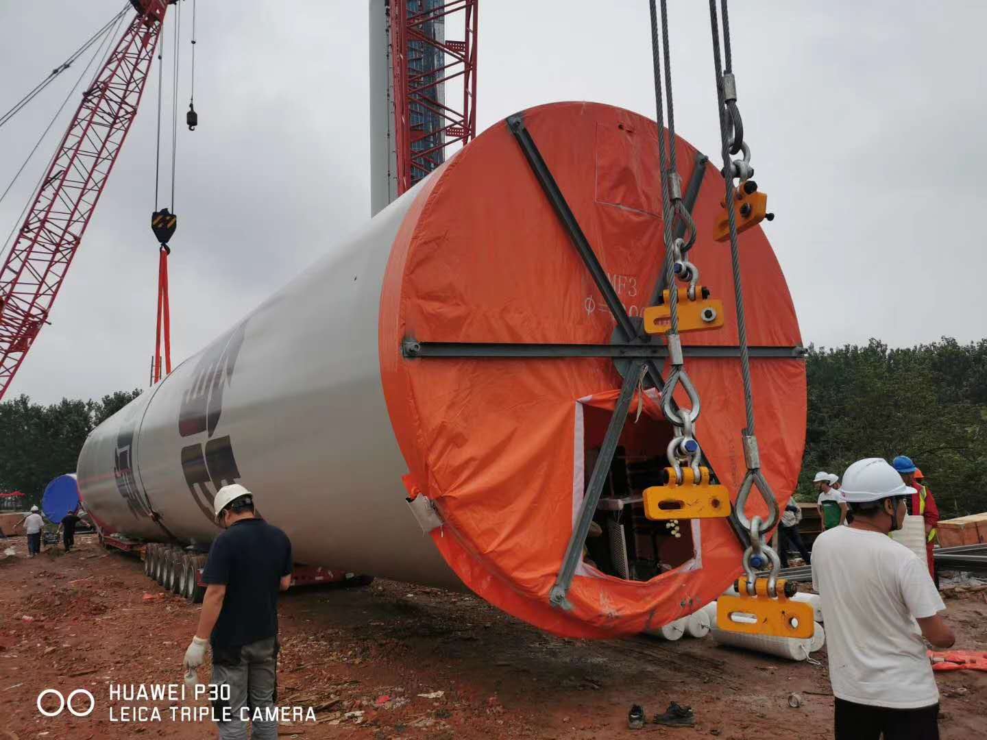 深能塔筒運輸項目順利吊裝完成