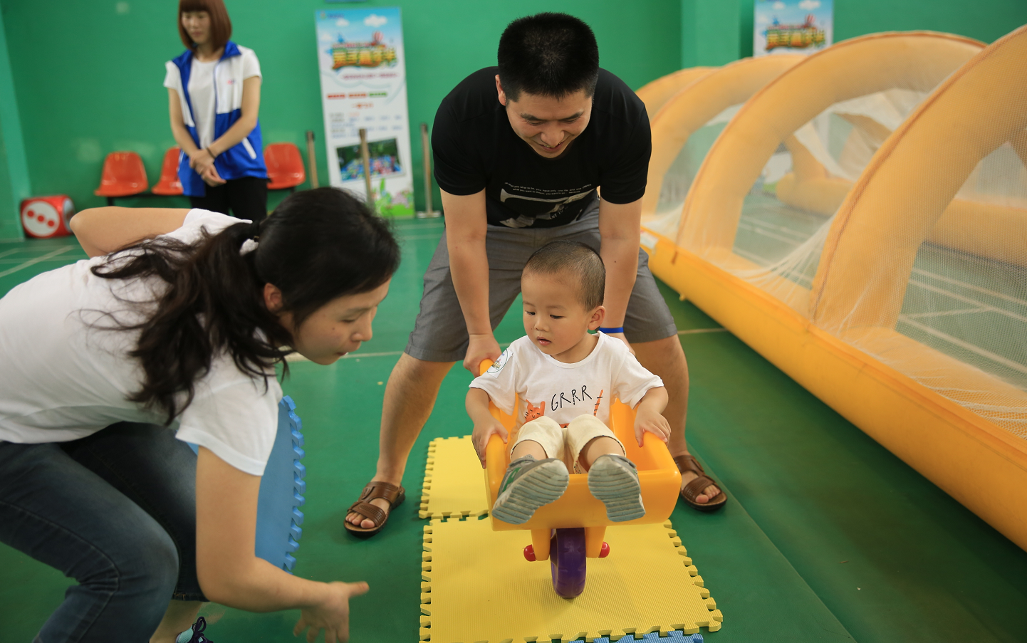 “巾幗心向黨?鄰里一家親”親子趣味運動會