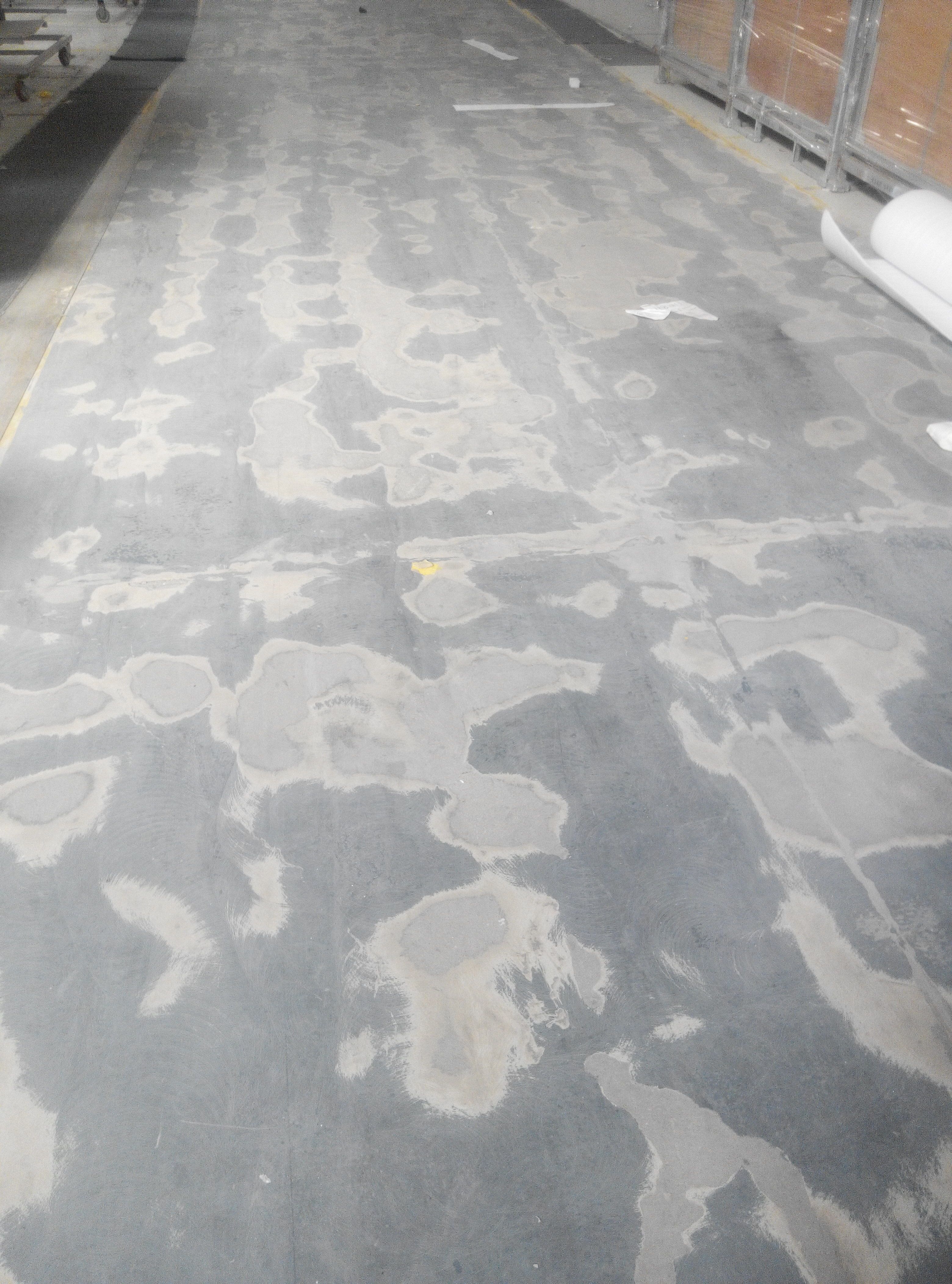 青島羅美威奧新型材料制造有限公司 環氧地面改造前.jpg