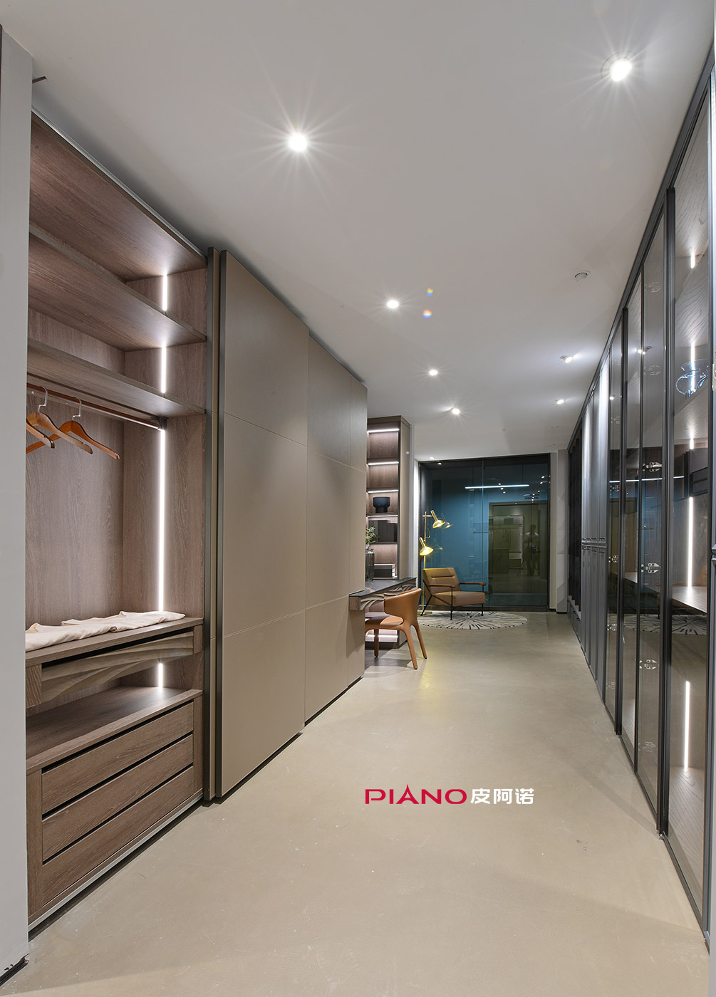 如何合理節(jié)約空間定制衣柜呢？