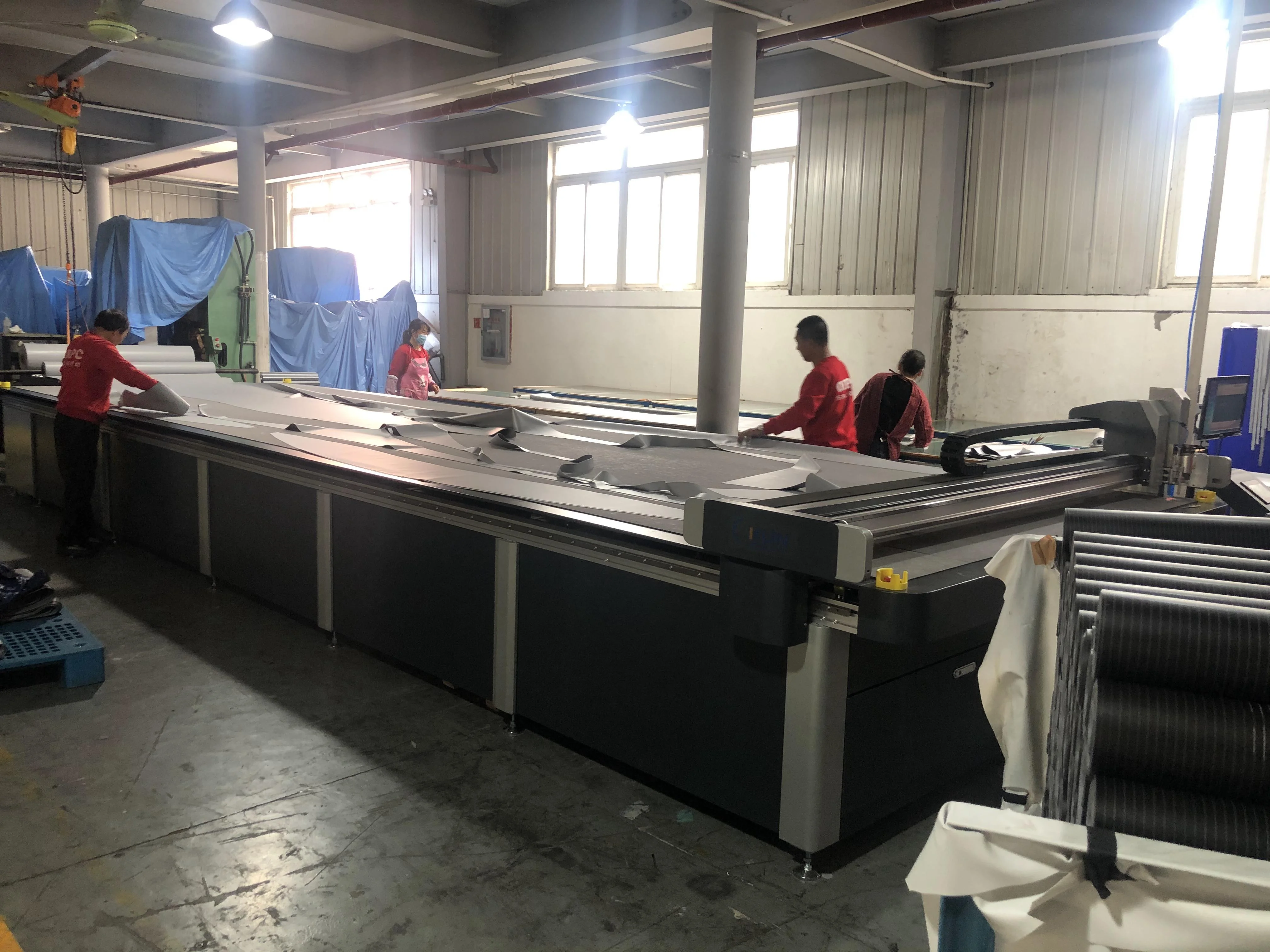 超長幅面機器pvc拉絲布切割