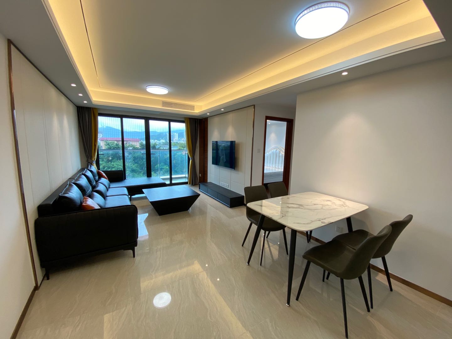 颐安都会三房家电齐全拎包入住