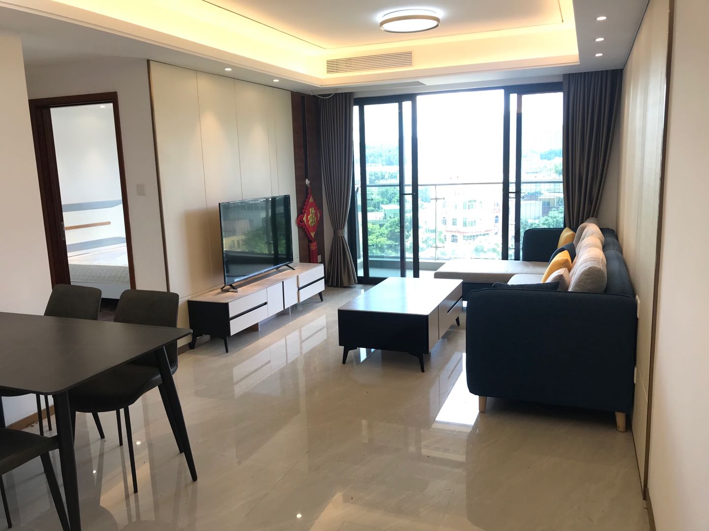 颐安都会三期三房家电齐全拎包入住