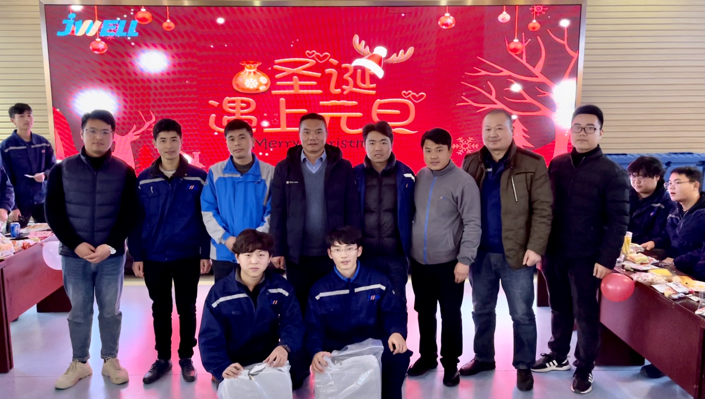 月明金緯平安夜，歡樂新人青春派！