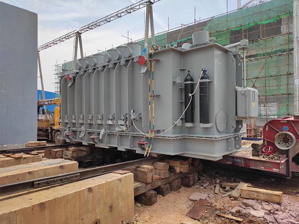 變壓器運(yùn)輸就位