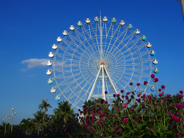 駿業(yè)游樂配套設(shè)備：打造獨特的游樂設(shè)備燈光風格，吸引更多游客