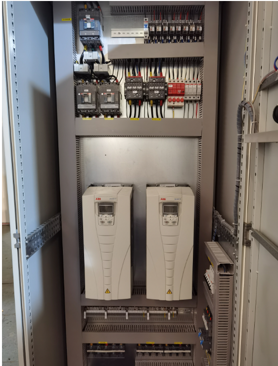 变频控制柜.png