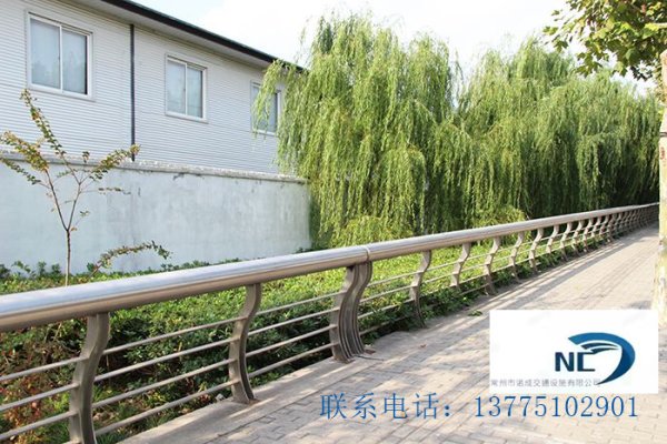 邊緣道路護欄
