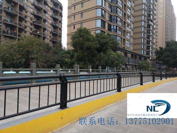 中心隔離護(hù)欄