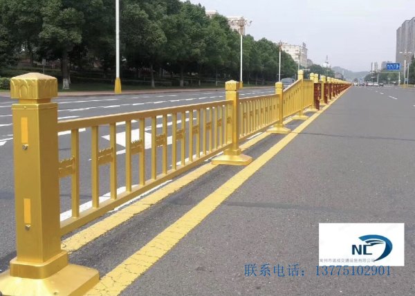黃金防撞護(hù)欄