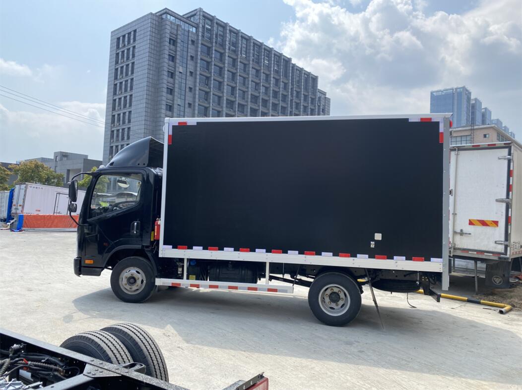 輕量化車廂