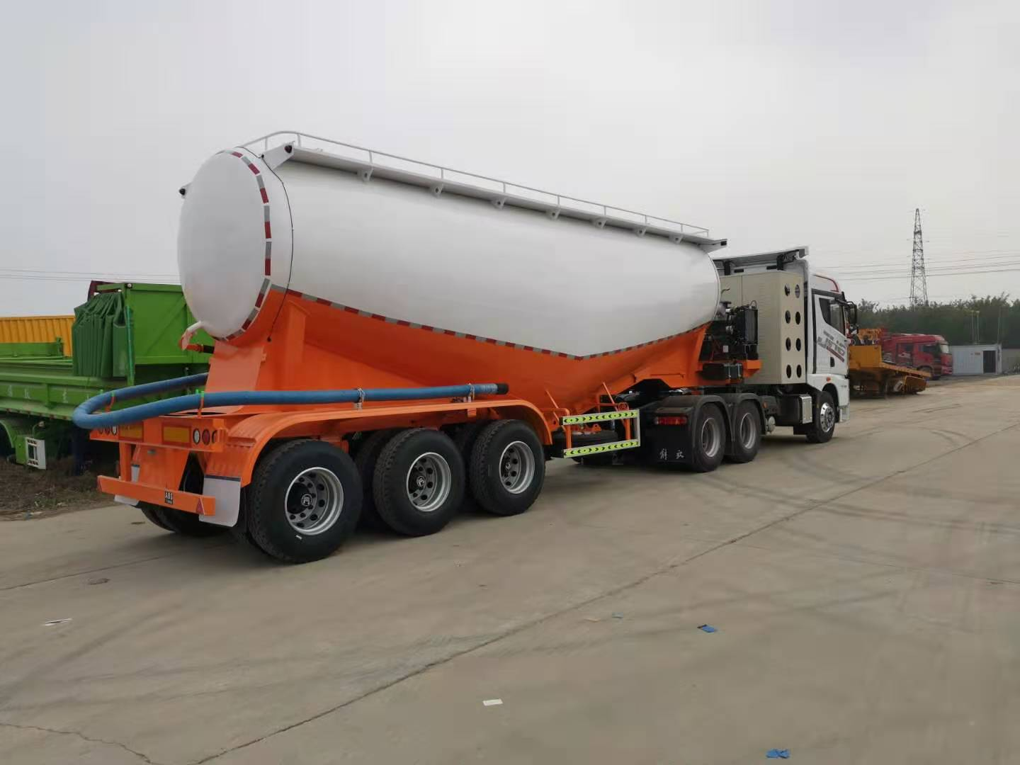 亚中35方散灰半挂WPZ9403GFL