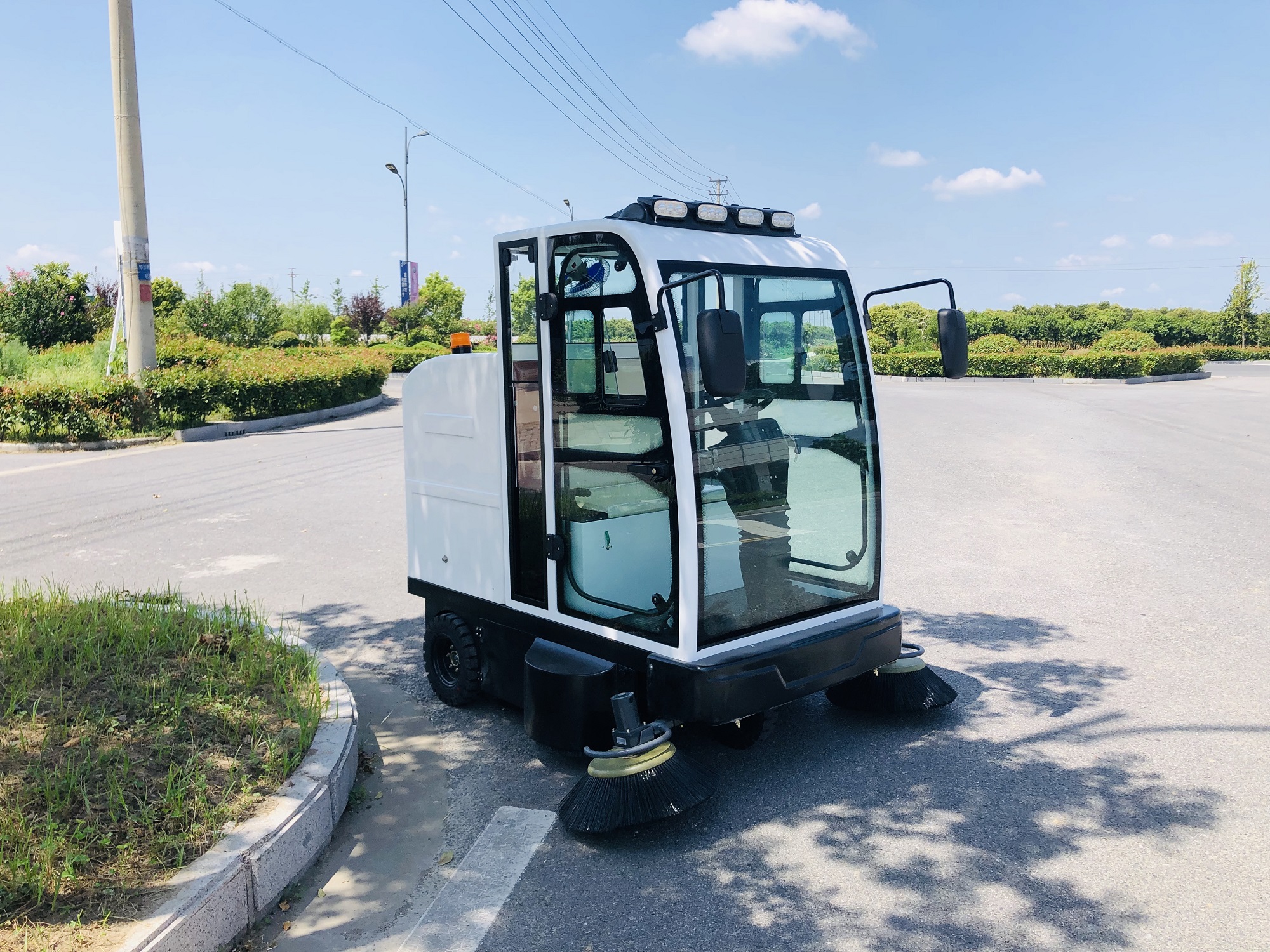 KJ-2000Q型 全关闭扫地车