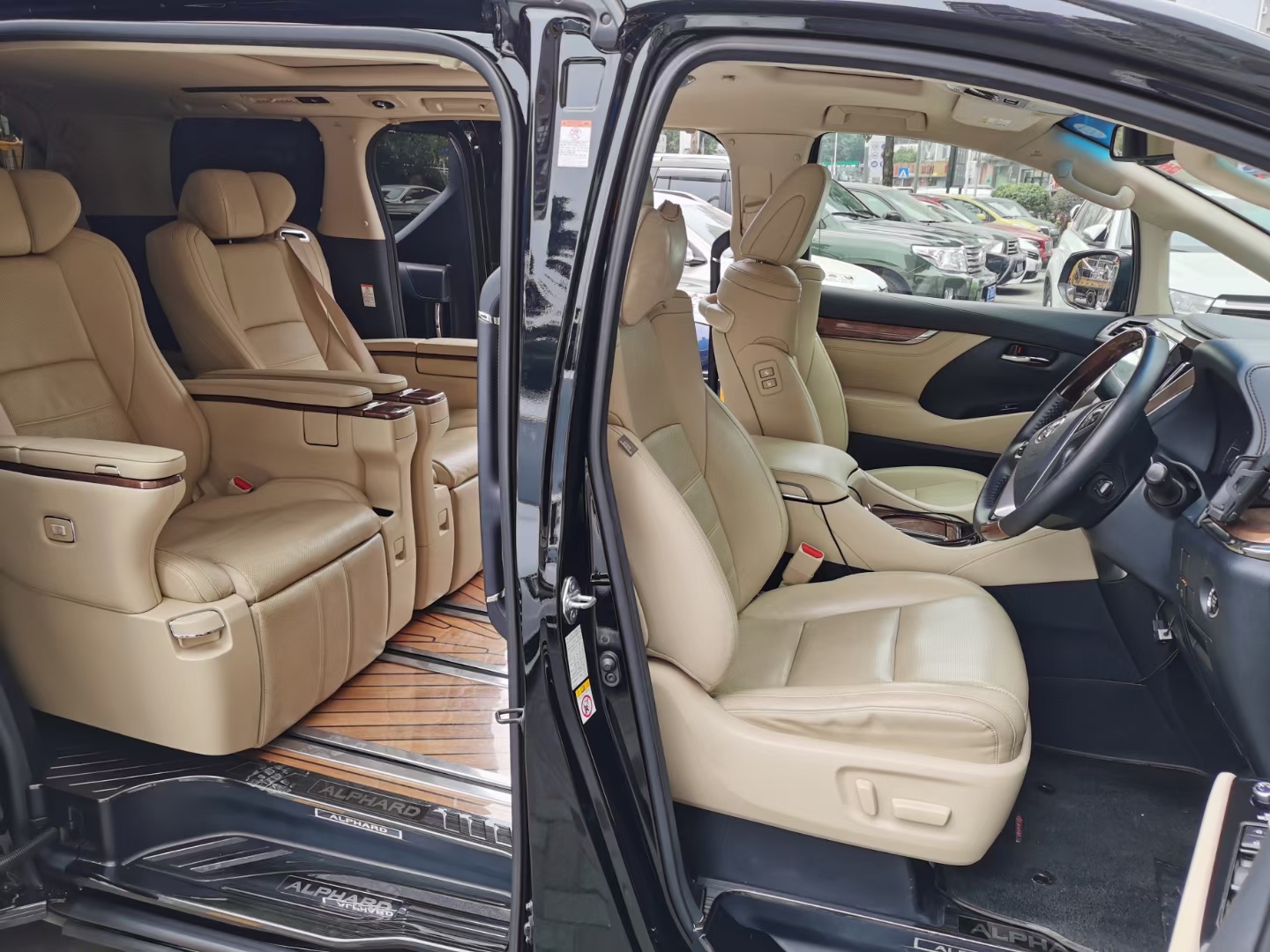 定制包車-埃爾法