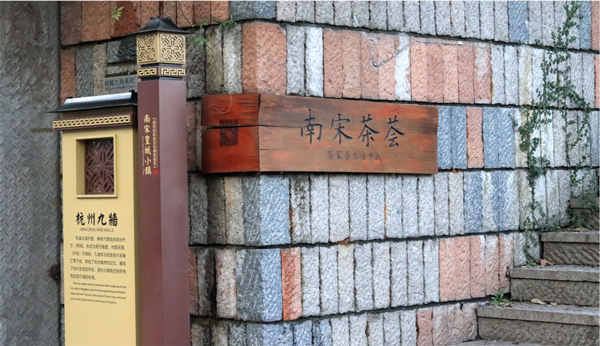 景區(qū)導(dǎo)~1.JPG