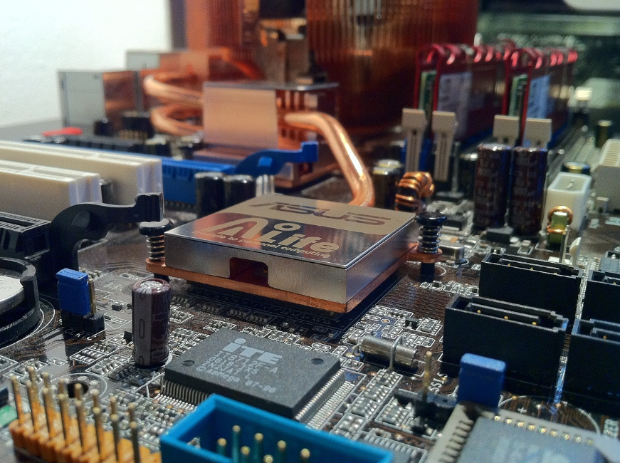 未來(lái)的集成電路的發(fā)展趨勢(shì)是怎樣的？