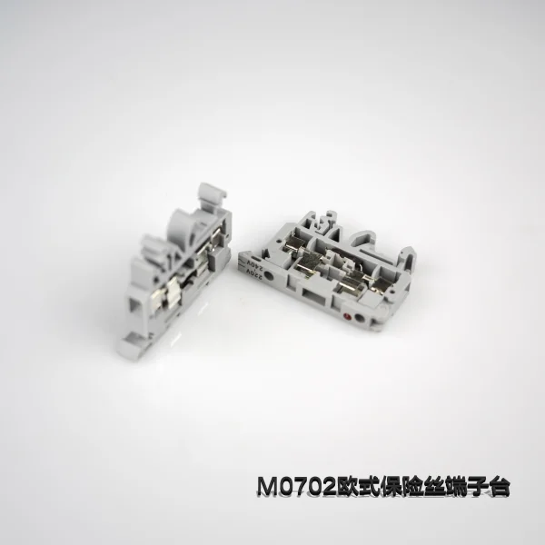 M0702歐式保險(xiǎn)絲端子臺(tái)