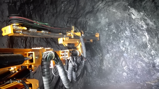 開(kāi)山全液壓鉆機(jī)在海南石碌鐵礦