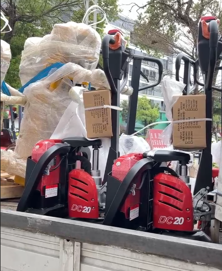 叉車裝車發(fā)往江門,中山叉車江門叉車采購(gòu)歡迎咨詢我司